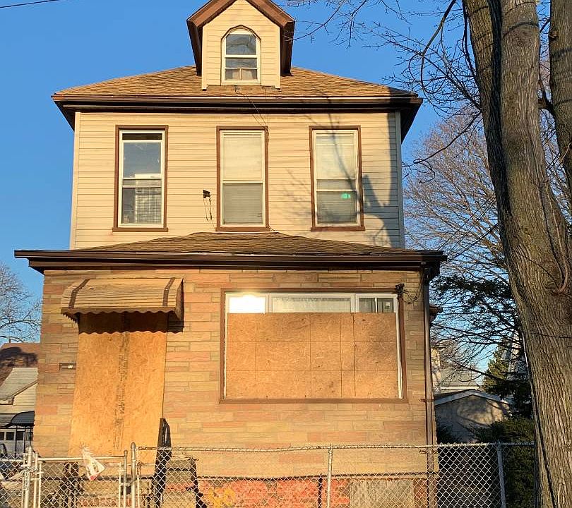 1st image of 11827 193rd St