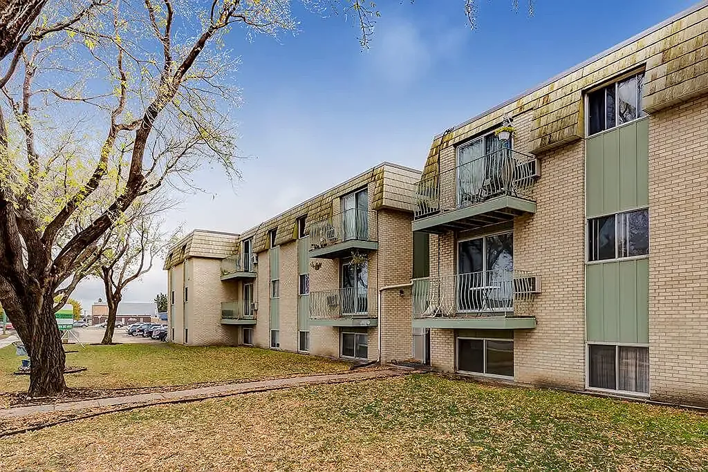 Huxley Apartments — Photo 1