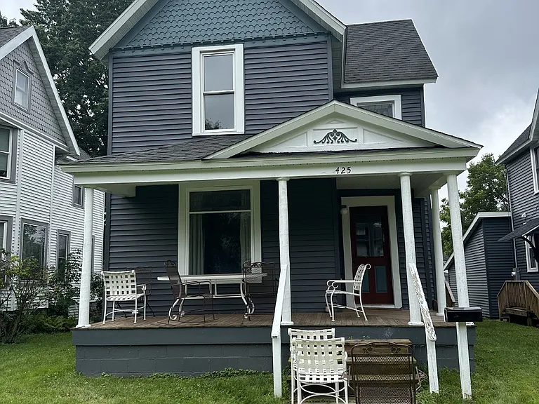 425 Hudson St — Photo 1