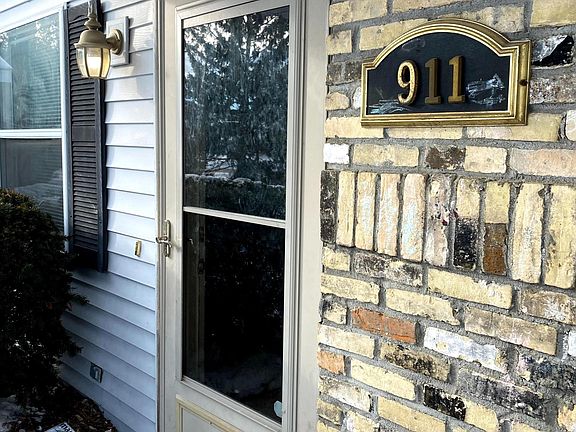 2nd image of 915 Van Buren Ave