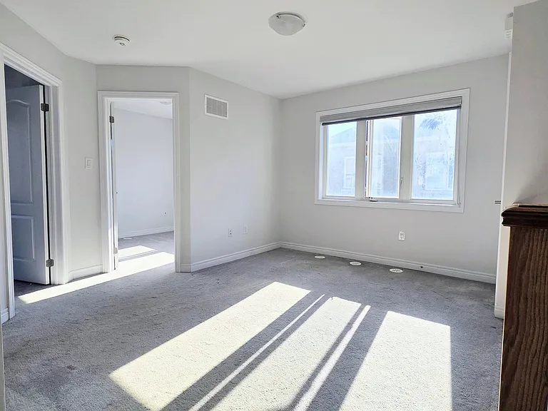 9 Waterleaf Rd #COACH HOUSE — Photo 8