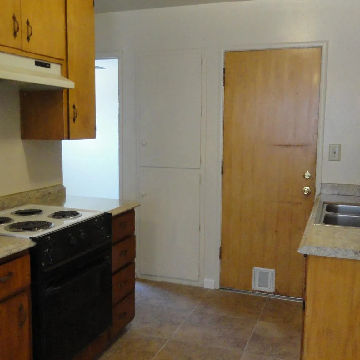 640 San Juan St — Photo 4