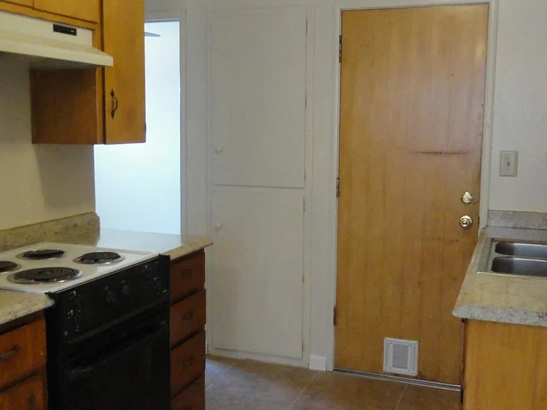 640 San Juan St — Photo 4
