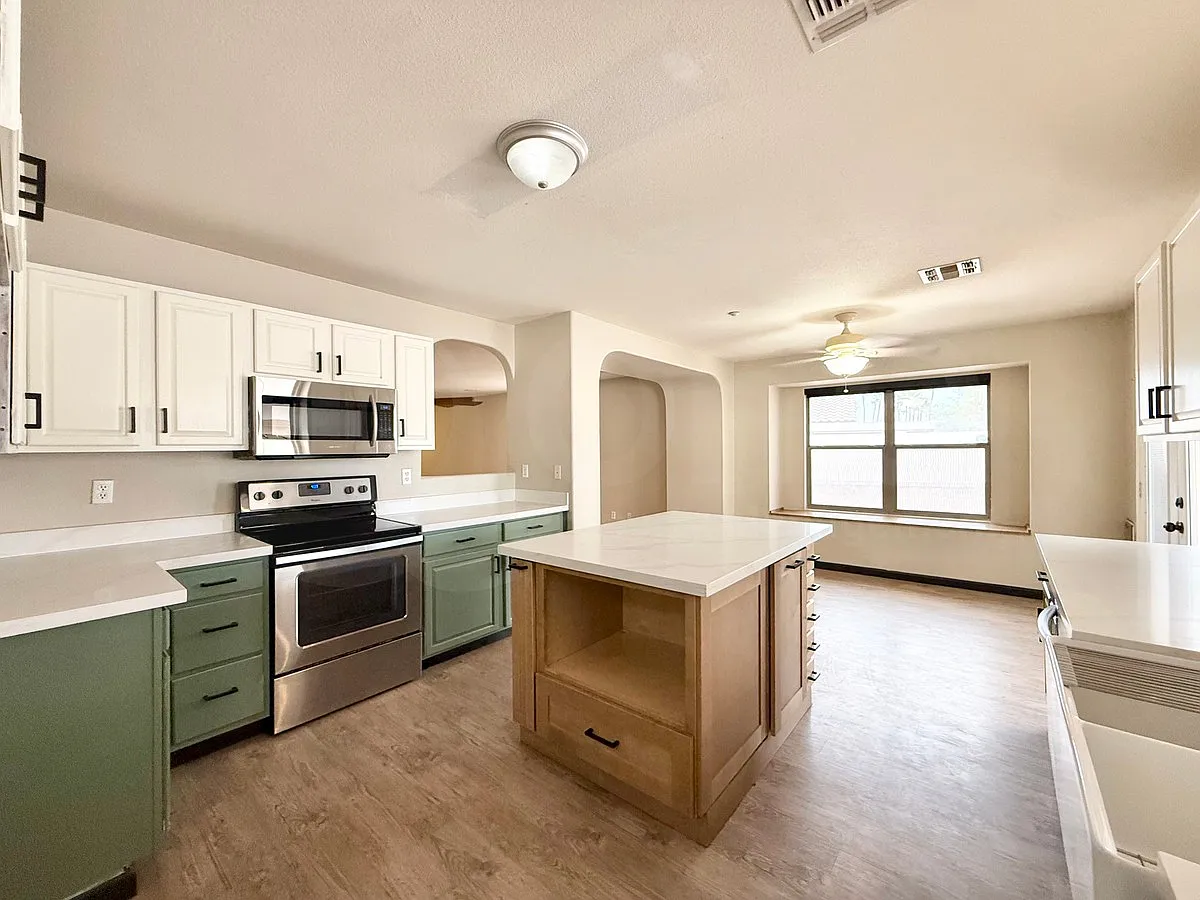 3 bed, 2.0 bath, 1397 sqft, $2,195 — Photo 4