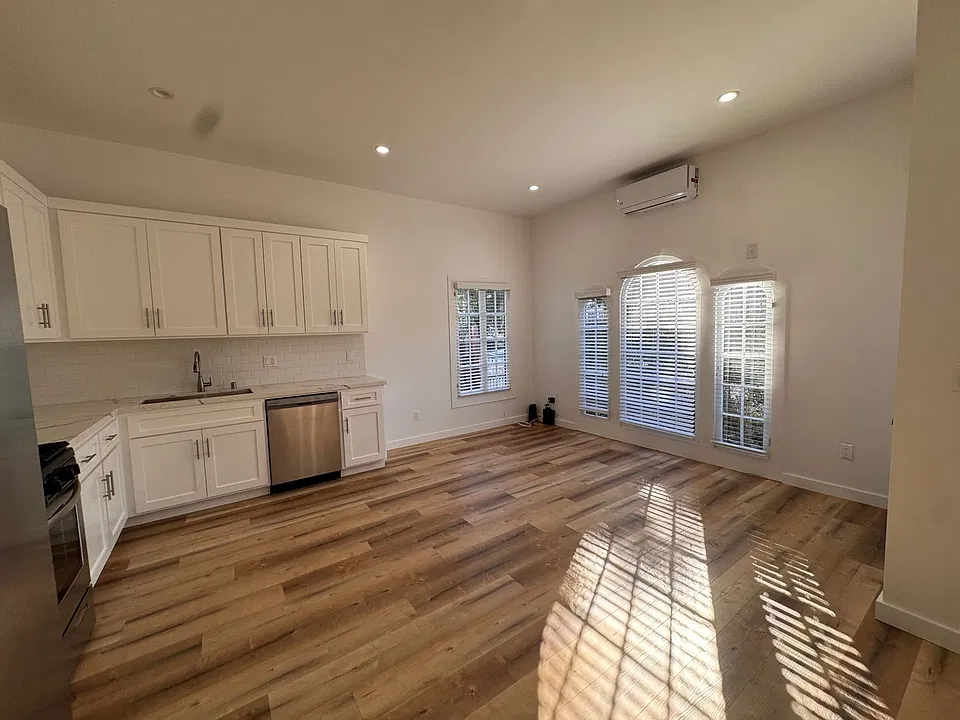 1291 W 22nd St