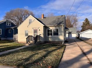 1012 E New York Ave, Oshkosh, WI 54901