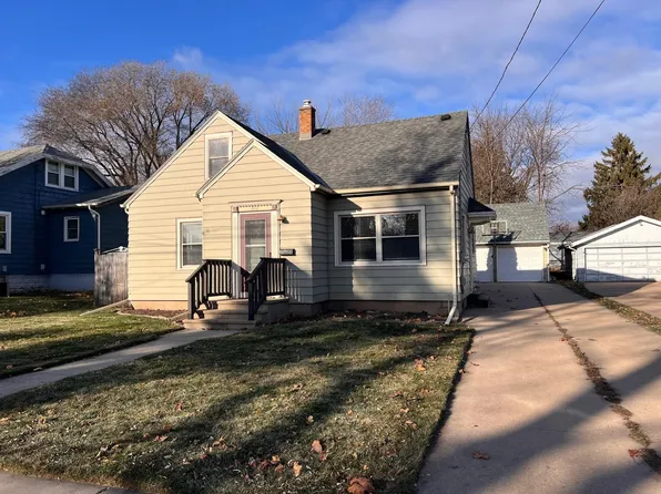 1012 E New York Ave, Oshkosh, WI 54901