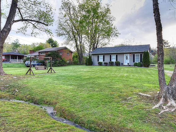 3rd image of 216 Adrian Dr