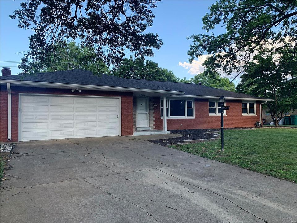 1st image of 23 Oaklawn Dr