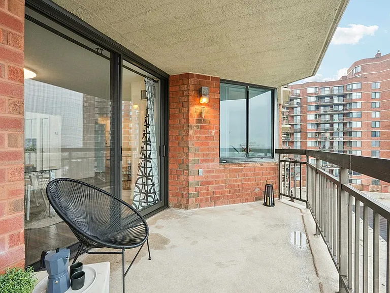 530 Harmon Cove Tower #530 — Photo 25