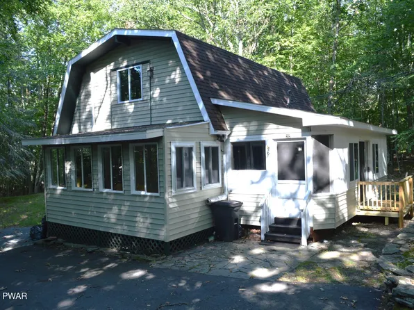 121 Ledgeview Dr, Hawley, PA 18428