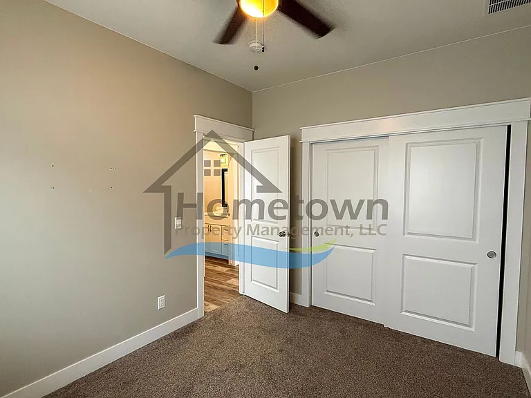 215 S Hills St — Photo 26