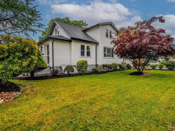 273 Avenel St, Avenel, NJ 07001