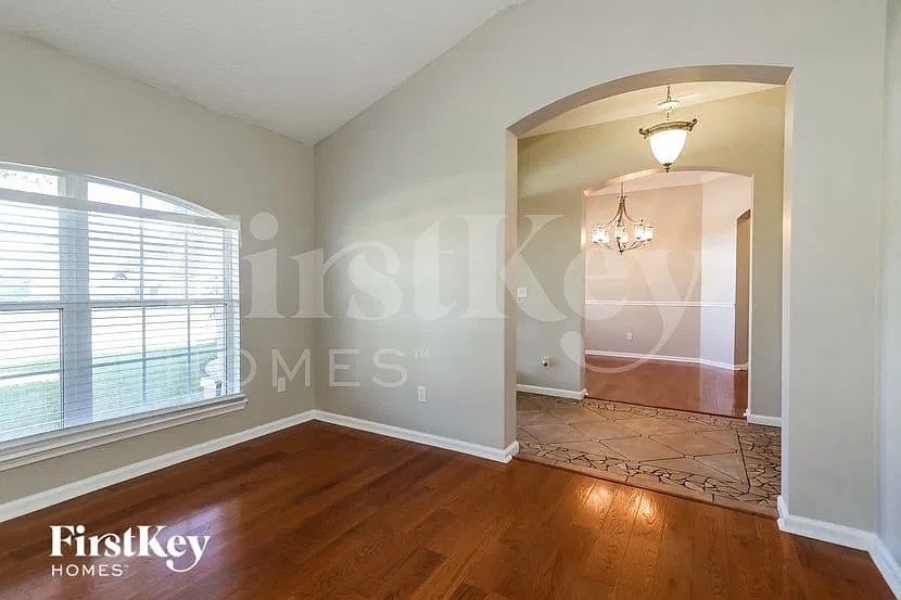 4 bed, 3.0 bath, 2440 sqft, $3,015 — Photo 4