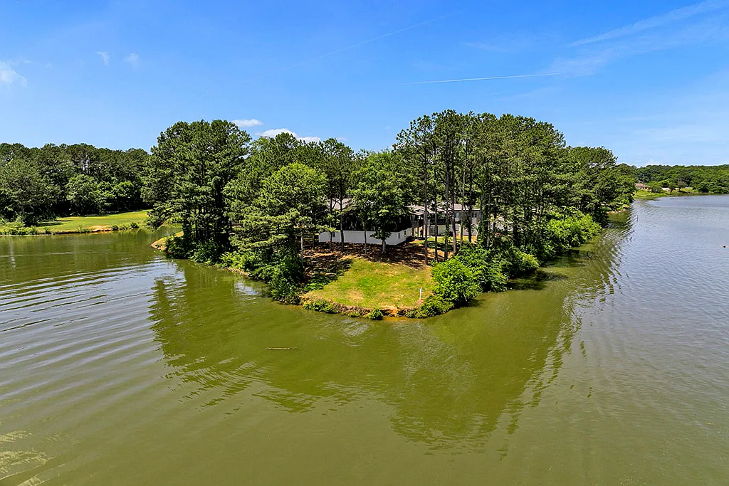 RiverHouse — Photo 1