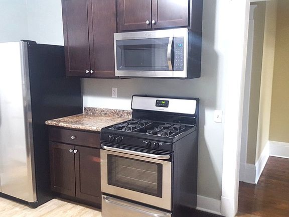 3rd image of 653 Crescent St NE #1