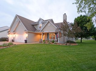 664 Summer Creek Rd, Oconomowoc, WI 53066