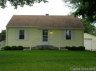 590 N Webster Ave, Jacksonville, IL 62650
