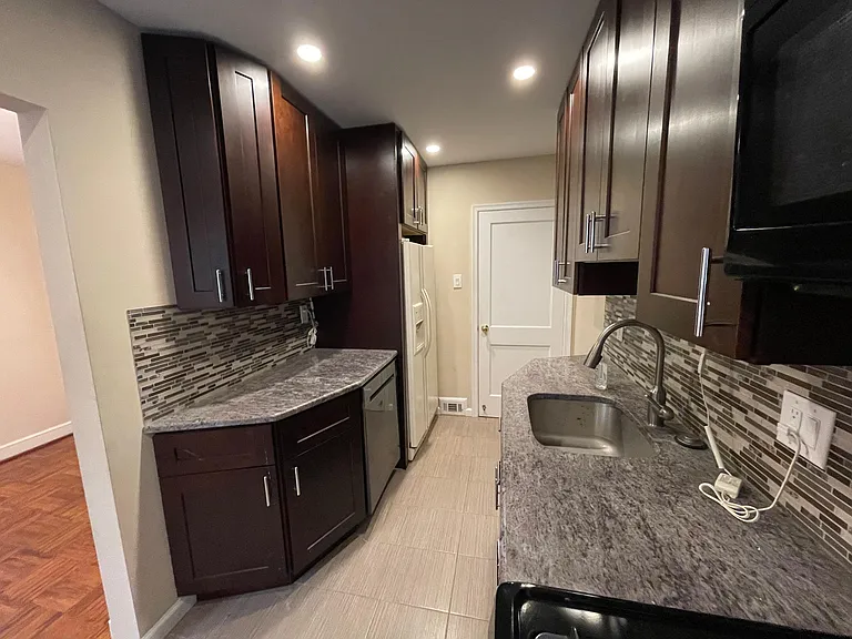 55 Woodale Ave — Photo 7