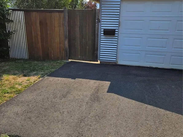 3764 5th Ave, Pt Alberni, BC V9Y 4K4