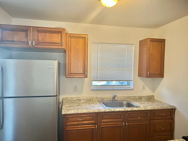 3 bed, 1100 sqft, $2,600 — Photo 2