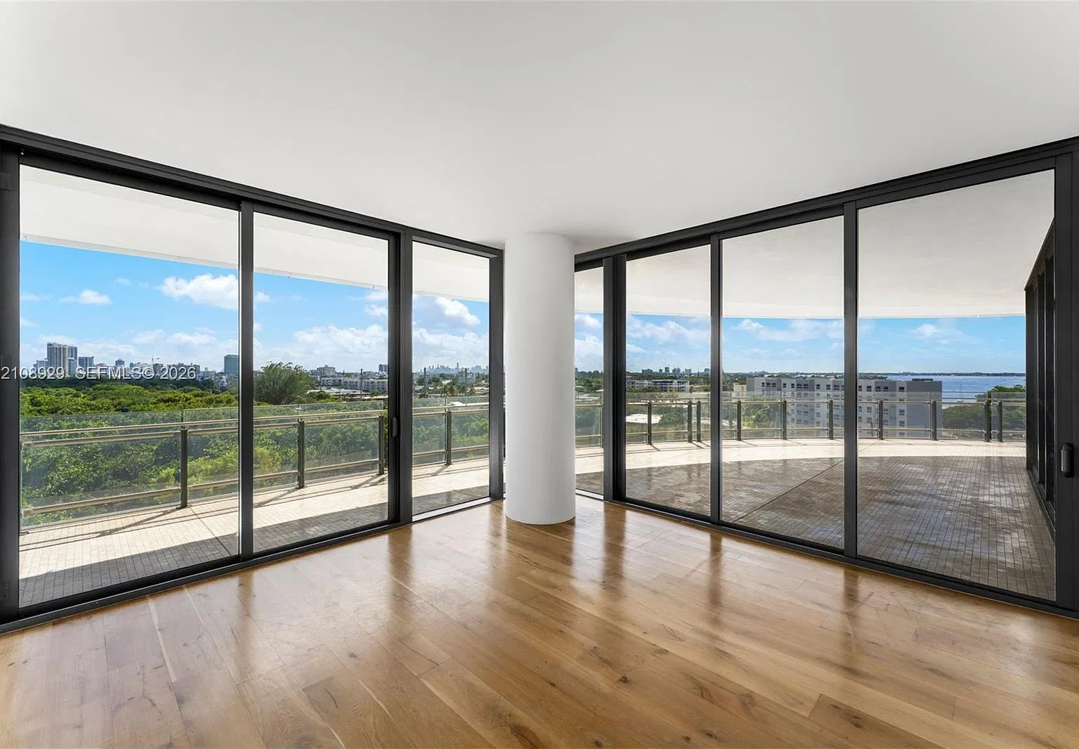8701 Collins Ave Condo — Photo 2