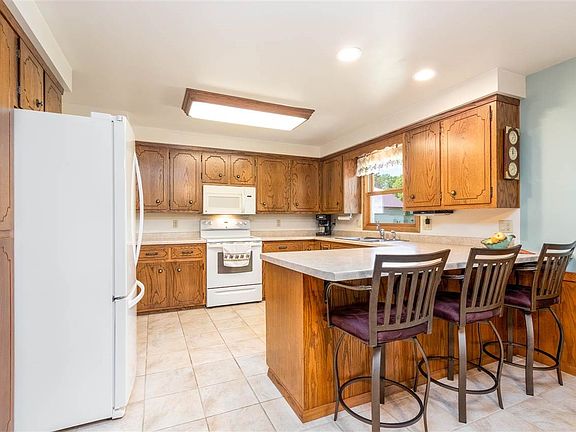 5th image of 4824 Sportsman Dr