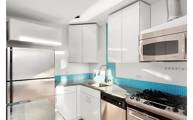 Rented by Douglas Elliman | media 25