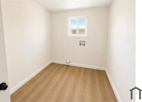 564 W 21st St — Photo 6