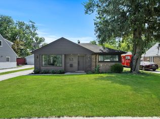 53 Apple Ln, Park Forest, IL
