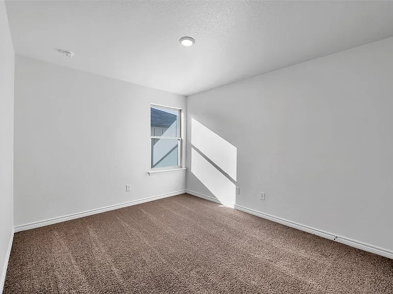 121 Maybelline Rd — Photo 8