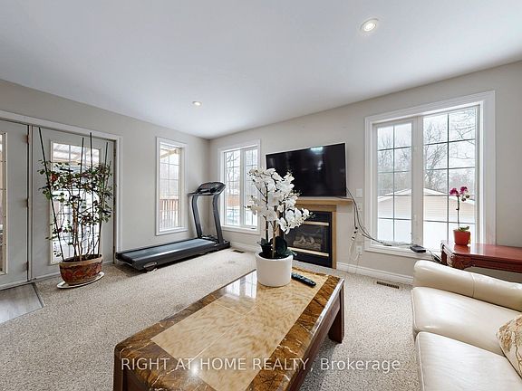 3rd image of 301 Garner Rd E