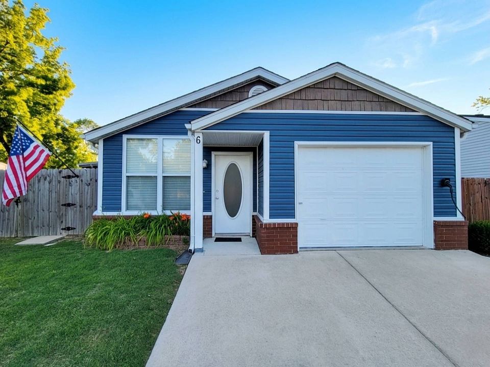 1st image of 6 Brookhollow Pl