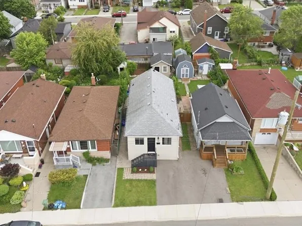 22 Delena Ave N, Hamilton, ON L8H 6B4