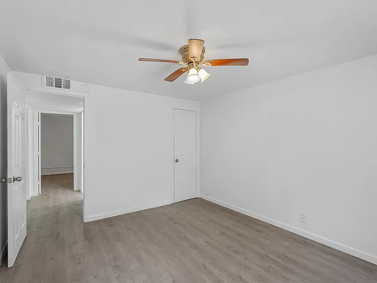 120 E Monterey St #120 — Photo 16