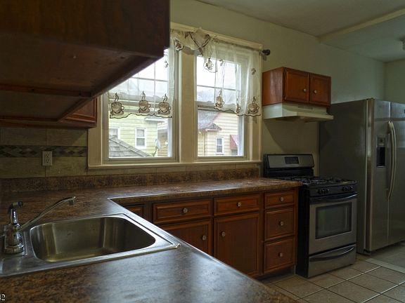 3rd image of 88 Genessee Ave APT 1