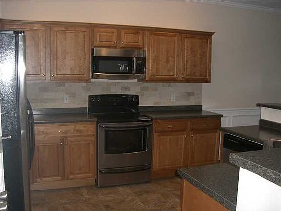 3rd image of 2851 Amsterdam Ln #33