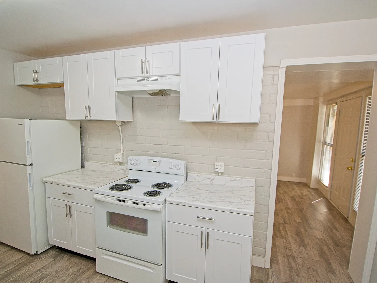 2 bed, 800 sqft, $1,600 — Photo 3