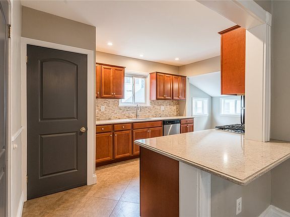 5th image of 5 Rosedale St