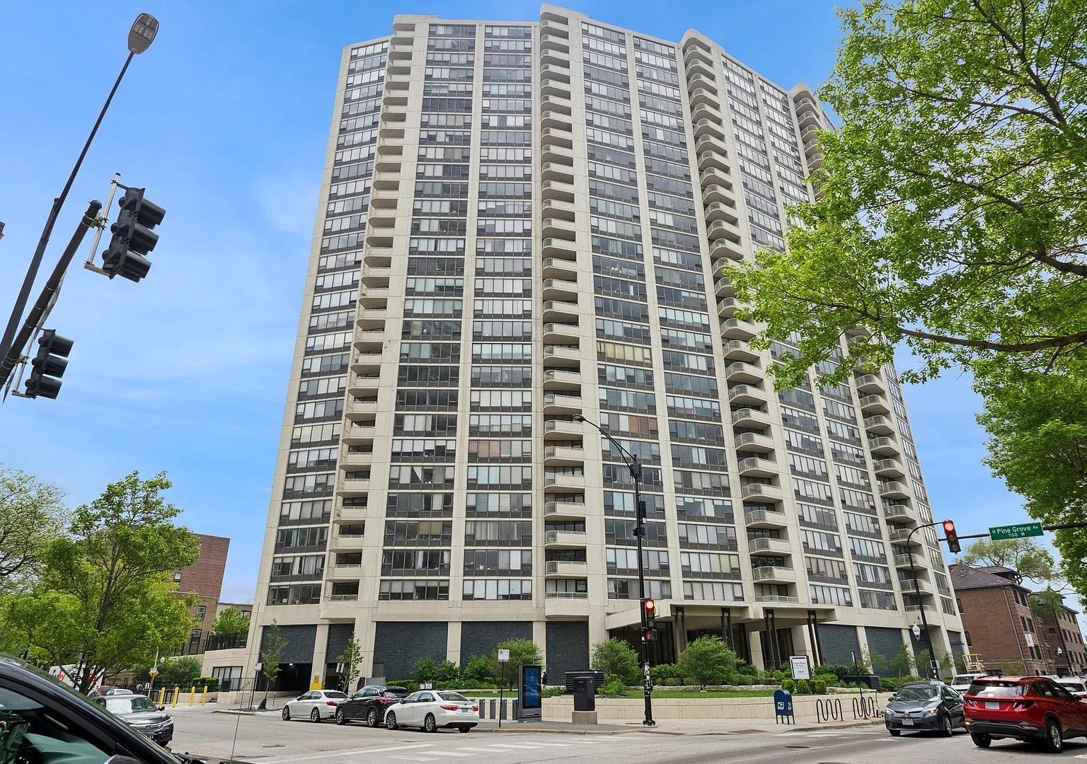 1 bed, 800 sqft, $2,400 — Photo 1