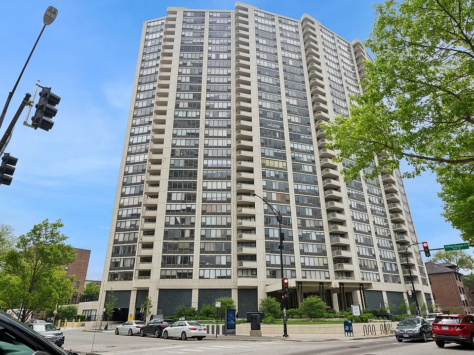 3930 N Pine Grove Ave #2616