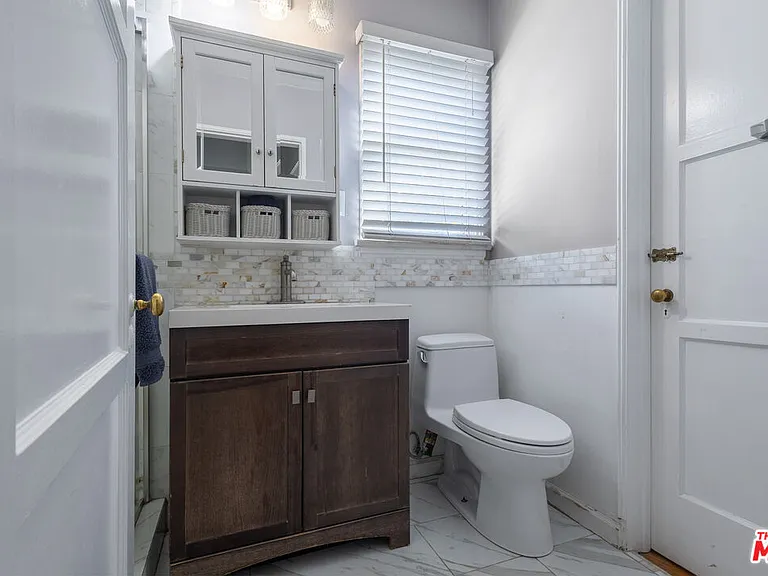 119 S Bundy Dr — Photo 9