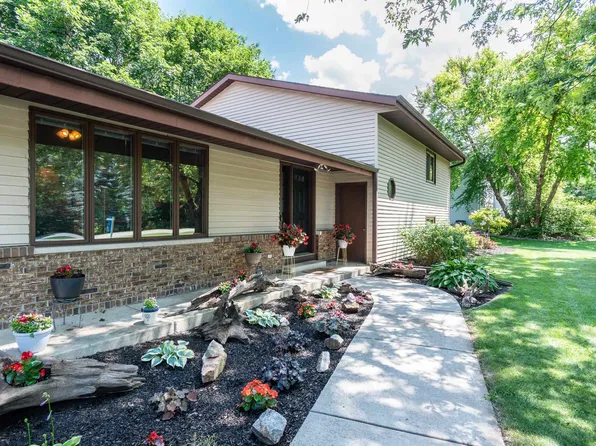 3276 E Danbury Dr, Janesville, WI 53546
