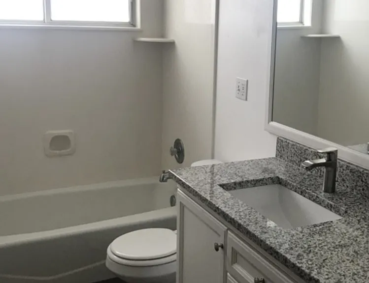 109 N 400 E — Photo 2