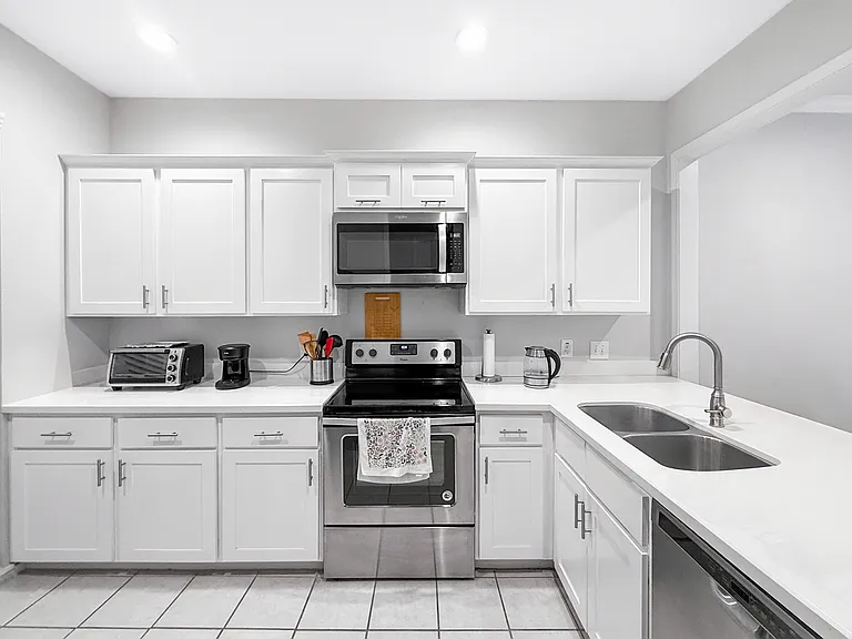 7707 Broadway St #6A — Photo 5