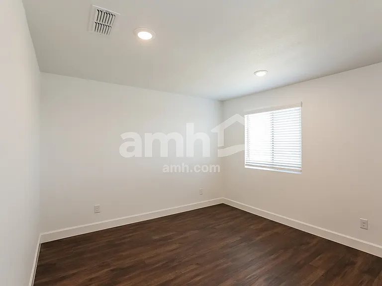 8863 N 171st Dr — Photo 13