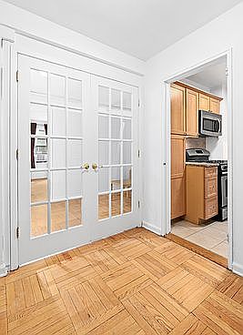 4th image of 150 E 56th St APT 2D