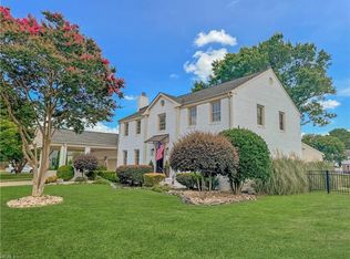 8 Lakeview Dr, Poquoson, VA 23662