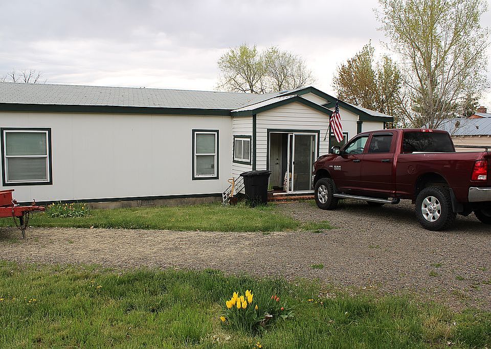 1st image of 366 1st Ave