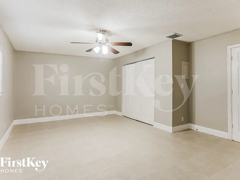 2322 N 28th Ave — Photo 9